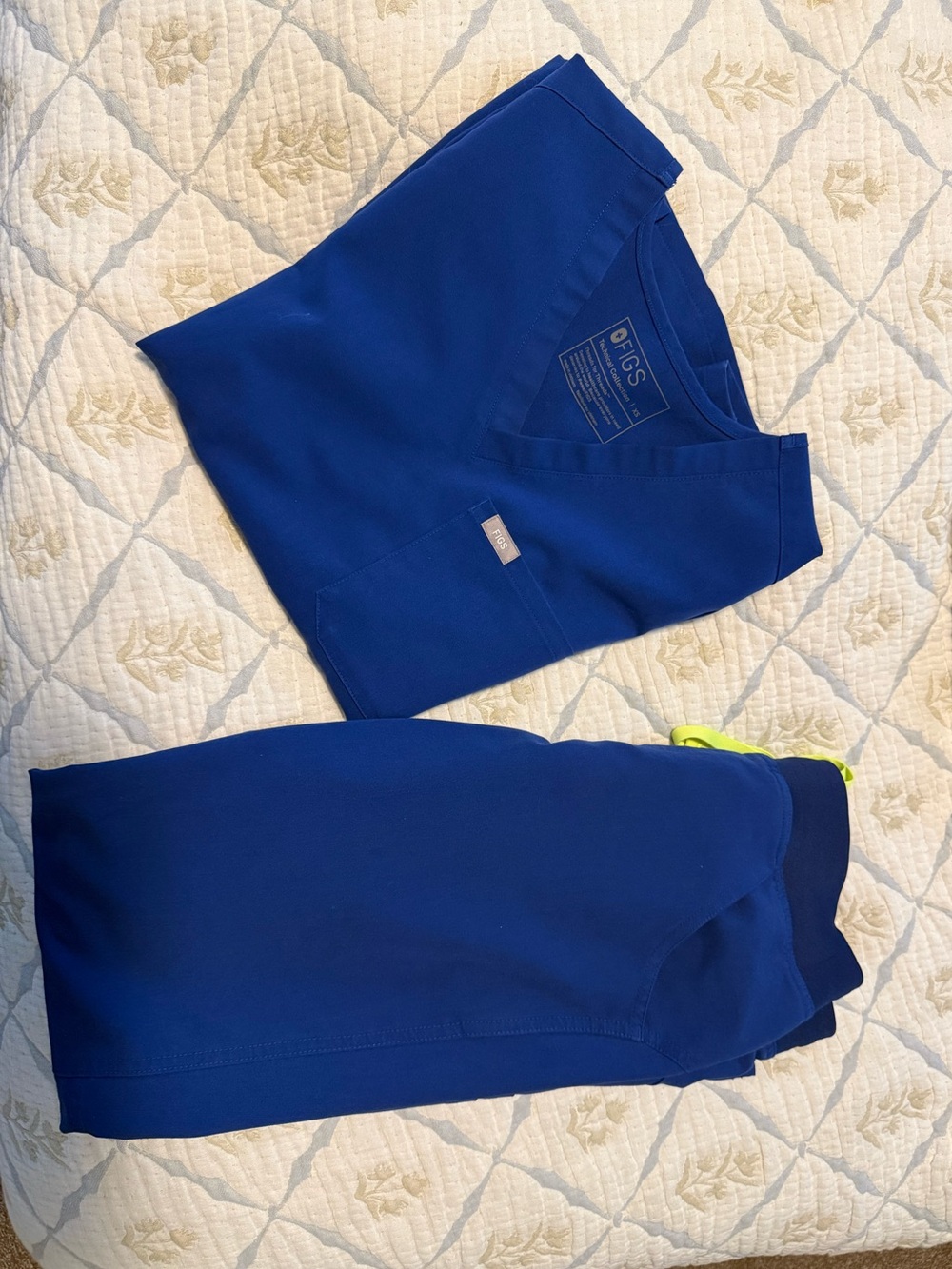 FIGS scrub set